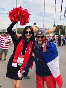 女球迷吃瓜,揭秘球场背后的那些事儿