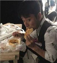 吴强片场吃瓜,揭秘娱乐圈幕后趣闻