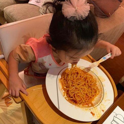 肉团安安吃瓜,揭秘娱乐圈幕后故事