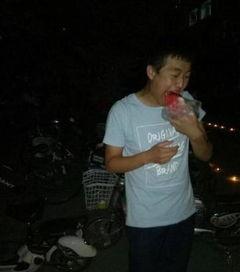 吃瓜群众被爆头,震惊网络