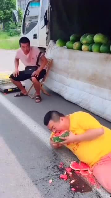 胖子吃霸王瓜视频,趣味横生吃瓜大赛